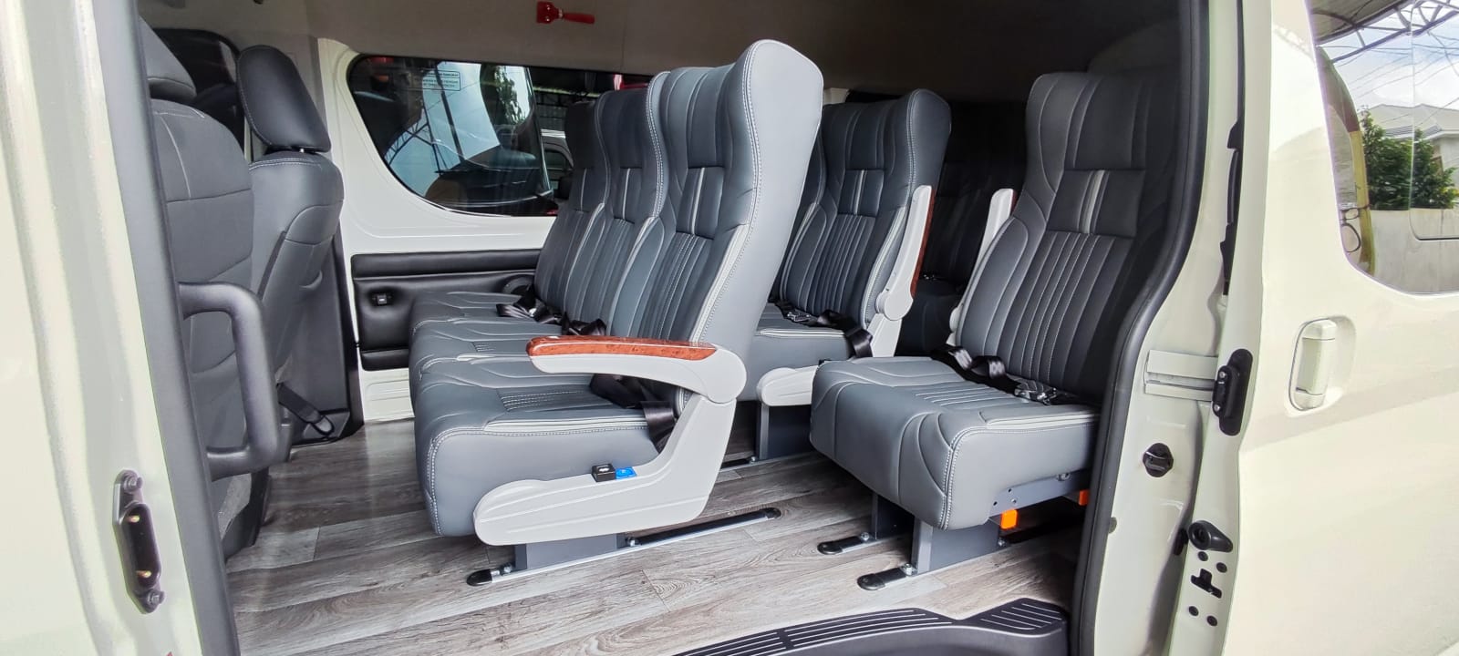 Hiace Premio 14 Seat